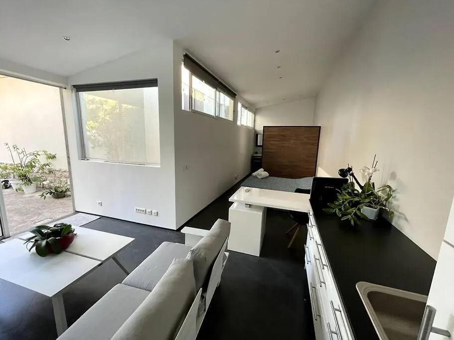 Studio Prive Et Jardin マルセイユ 0*,  フランス